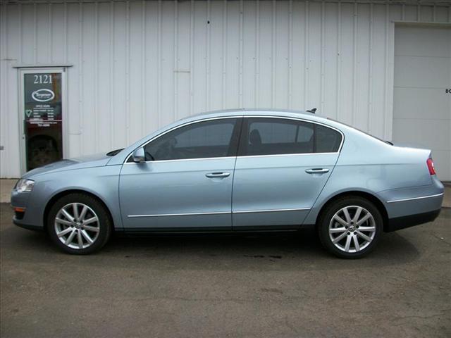 2007 Volkswagen Passat 4dr Sdn V6 Auto LE