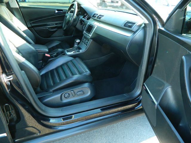 2008 Volkswagen Passat LE 4x43rd Row Leather