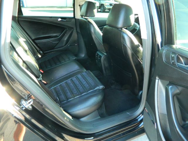 2008 Volkswagen Passat LE 4x43rd Row Leather