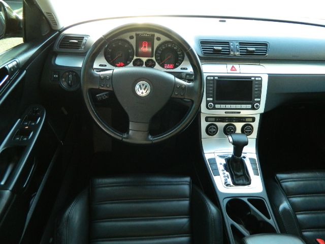 2008 Volkswagen Passat LE 4x43rd Row Leather