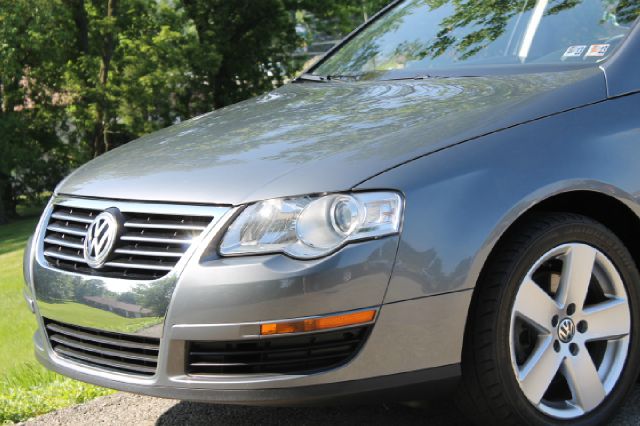 2008 Volkswagen Passat 4x4 LTZ