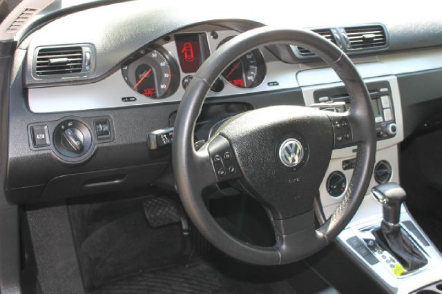 2008 Volkswagen Passat 4x4 LTZ