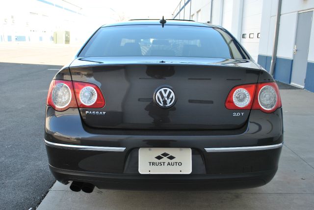 2008 Volkswagen Passat Srt-4 6Spd