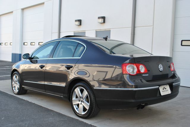 2008 Volkswagen Passat Srt-4 6Spd