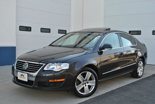 2008 Volkswagen Passat Srt-4 6Spd