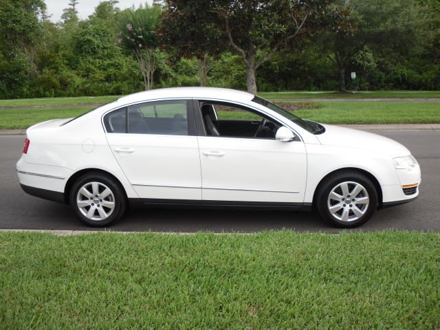 2008 Volkswagen Passat Series 4