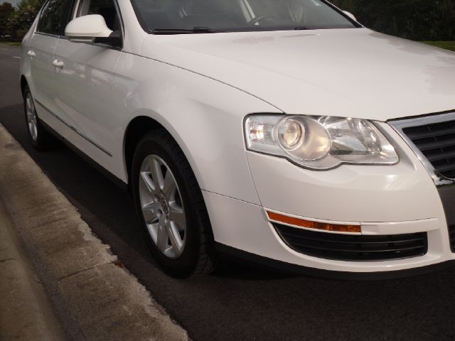 2008 Volkswagen Passat Series 4