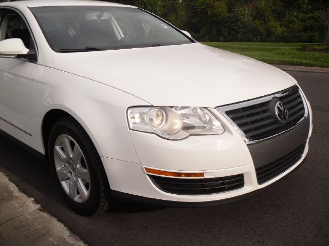 2008 Volkswagen Passat Series 4