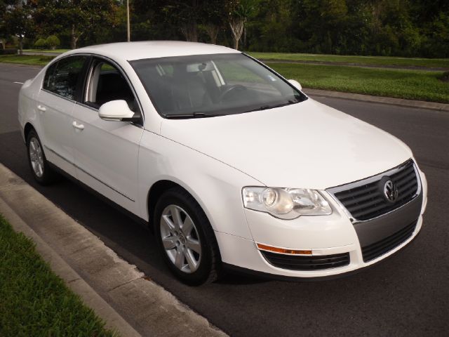 2008 Volkswagen Passat Series 4