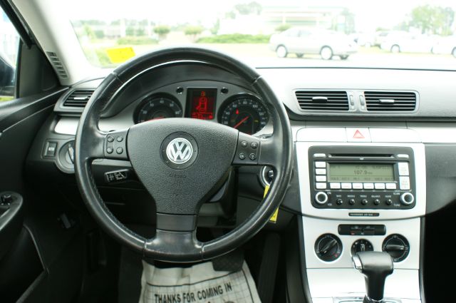 2008 Volkswagen Passat 4x4 LTZ