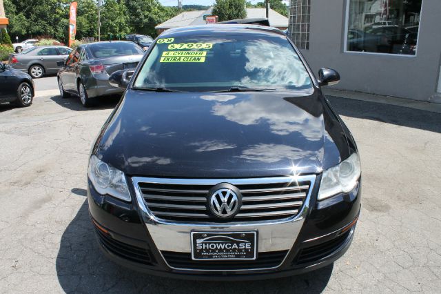 2008 Volkswagen Passat Series 4