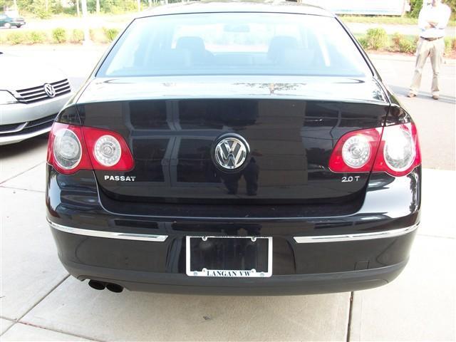 2008 Volkswagen Passat Series 4