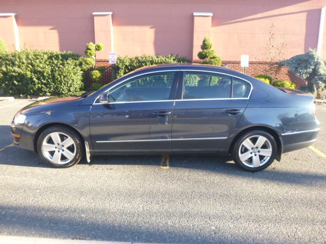 2008 Volkswagen Passat 4x4 LTZ