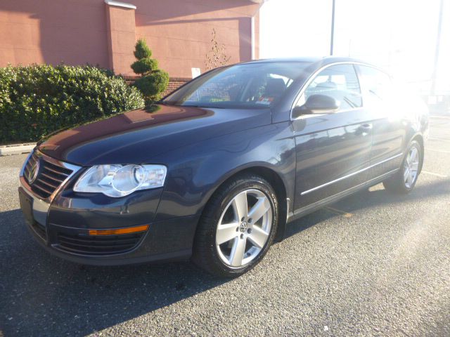 2008 Volkswagen Passat 4x4 LTZ