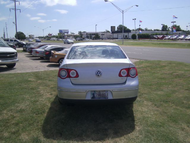 2008 Volkswagen Passat Series 4