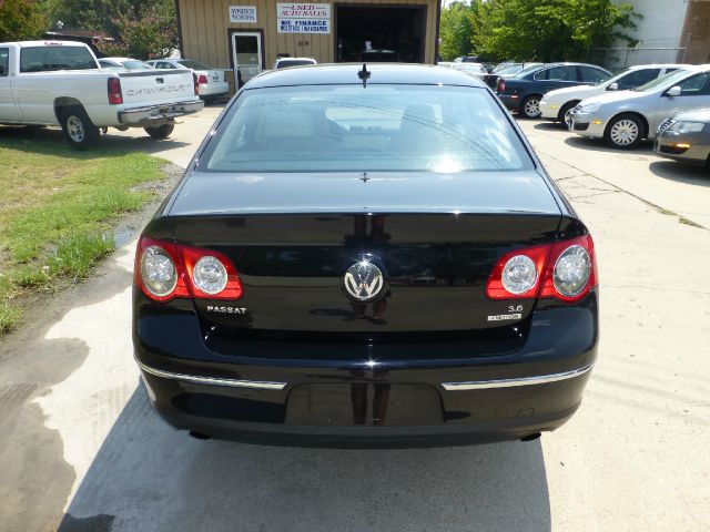 2008 Volkswagen Passat LE 4x43rd Row Leather