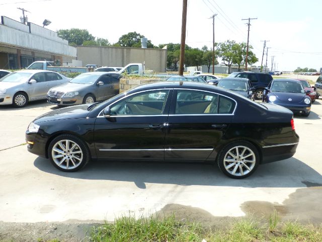 2008 Volkswagen Passat LE 4x43rd Row Leather