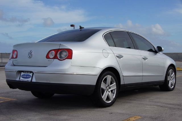 2009 Volkswagen Passat 4x4 LTZ