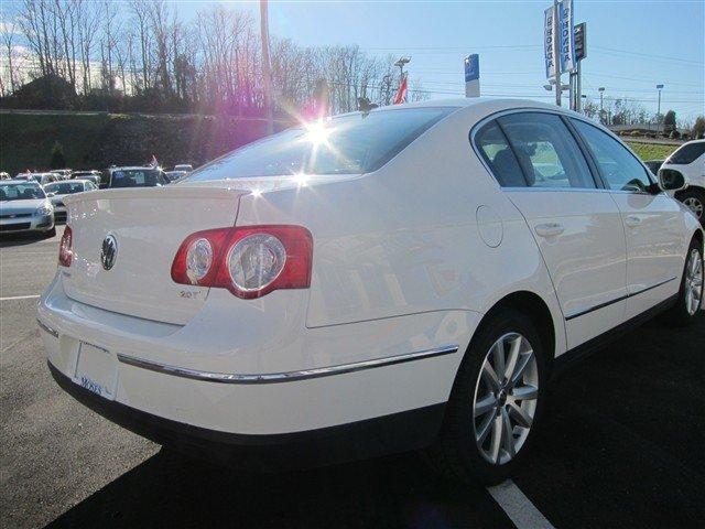 2010 Volkswagen Passat 4x4 LTZ