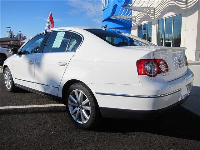 2010 Volkswagen Passat 4x4 LTZ