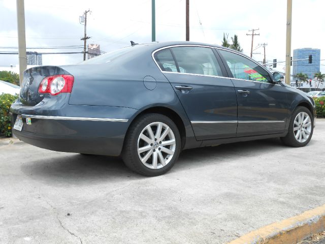 2010 Volkswagen Passat 4x4 LTZ