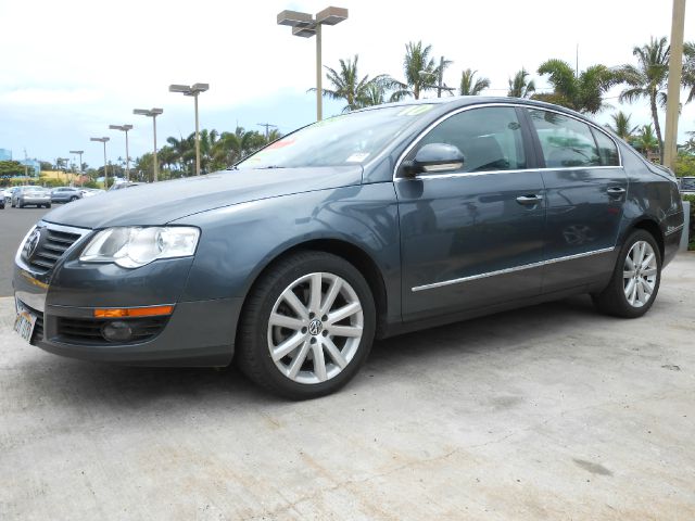 2010 Volkswagen Passat 4x4 LTZ