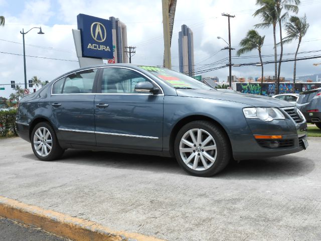 2010 Volkswagen Passat 4x4 LTZ