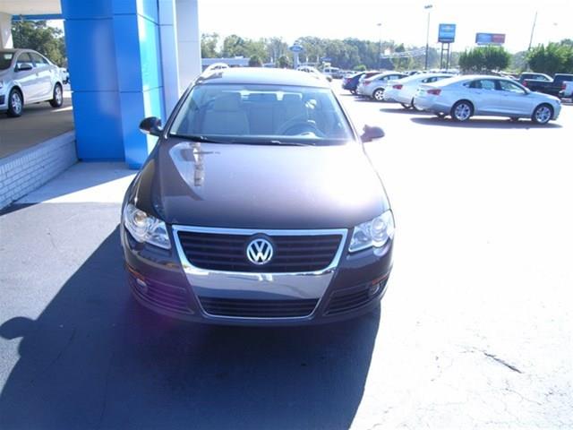 2010 Volkswagen Passat 4x4 LTZ