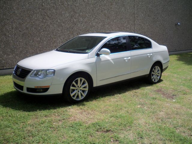 2010 Volkswagen Passat 4x4 LTZ