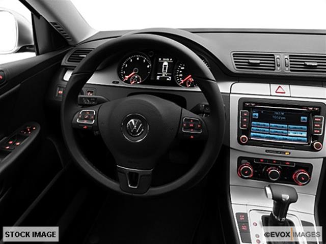 2010 Volkswagen Passat Pwr Pass Doors