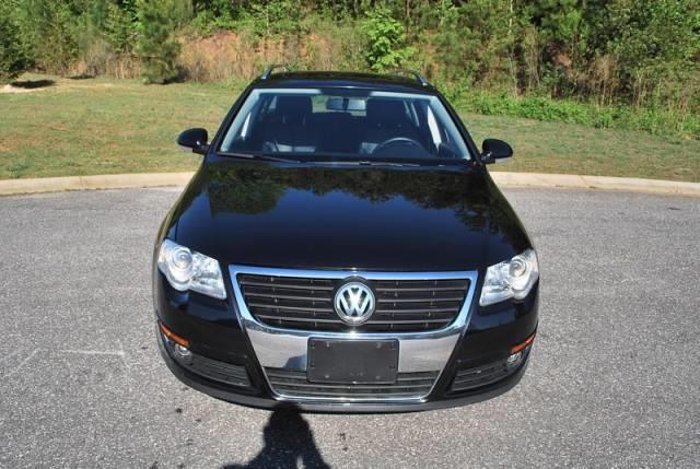 2010 Volkswagen Passat 4x4 LTZ