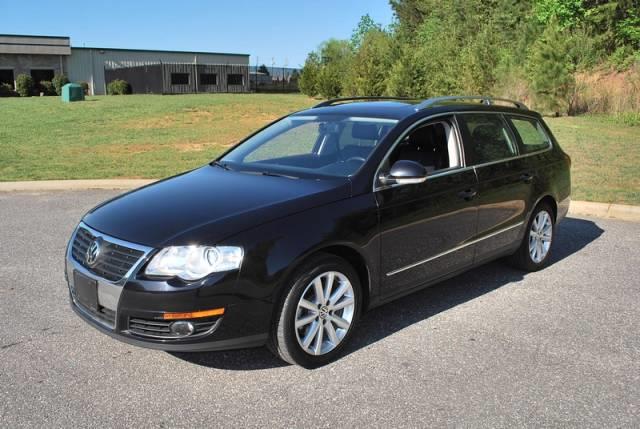 2010 Volkswagen Passat 4x4 LTZ