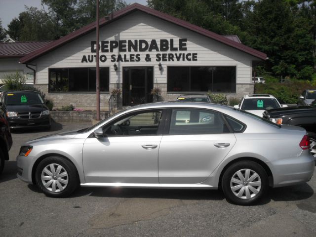 2012 Volkswagen Passat 4.2L Quattro LWB AUTO