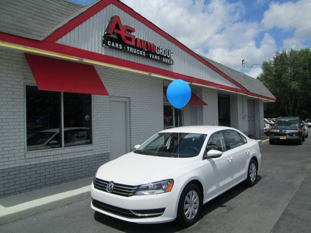 2012 Volkswagen Passat 4.2L Quattro LWB AUTO