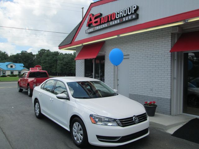 2012 Volkswagen Passat 4.2L Quattro LWB AUTO