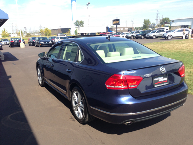 2012 Volkswagen Passat Laredo 4X4 I6