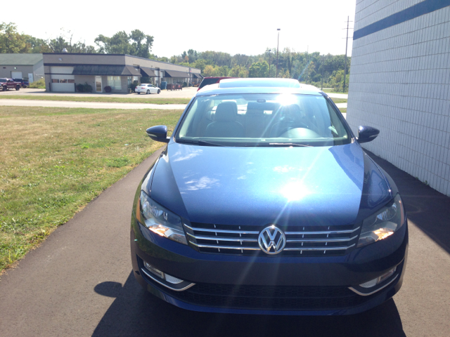 2012 Volkswagen Passat Laredo 4X4 I6