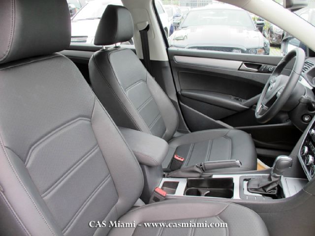 2012 Volkswagen Passat XLT Xcab5.4