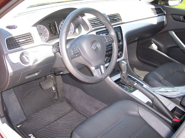 2012 Volkswagen Passat XLT Xcab5.4