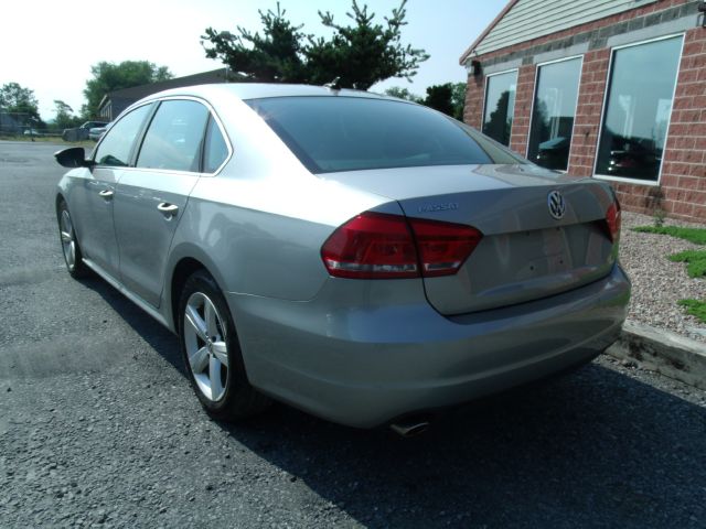 2012 Volkswagen Passat XLT Xcab5.4