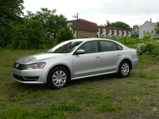 2012 Volkswagen Passat 4.2L Quattro LWB AUTO