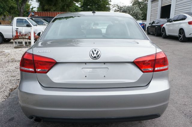 2012 Volkswagen Passat 4 Door SR5 V6 Reg Bed