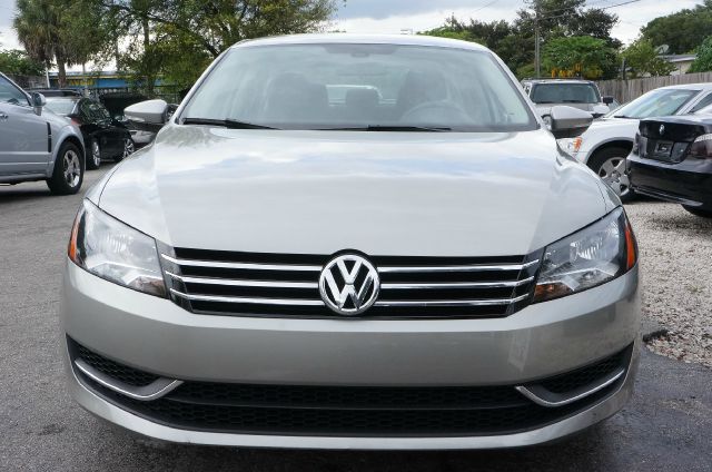 2012 Volkswagen Passat 4 Door SR5 V6 Reg Bed