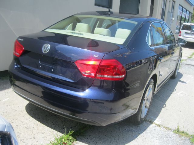 2012 Volkswagen Passat XLT Xcab5.4