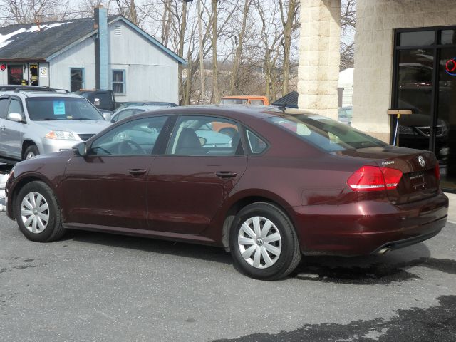 2012 Volkswagen Passat 4.2L Quattro LWB AUTO