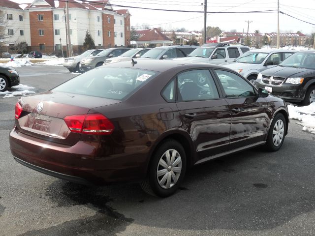 2012 Volkswagen Passat 4.2L Quattro LWB AUTO