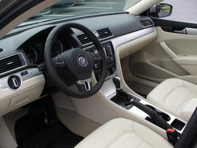 2013 Volkswagen Passat AWD EX