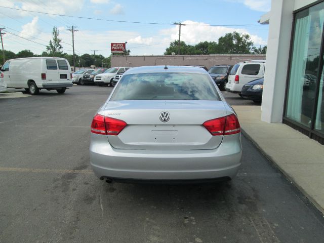 2013 Volkswagen Passat SE 2.0T Quattro 6-speed