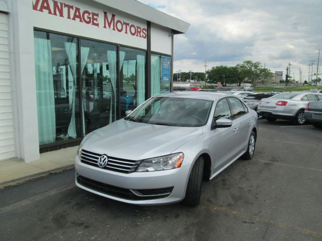 2013 Volkswagen Passat SE 2.0T Quattro 6-speed