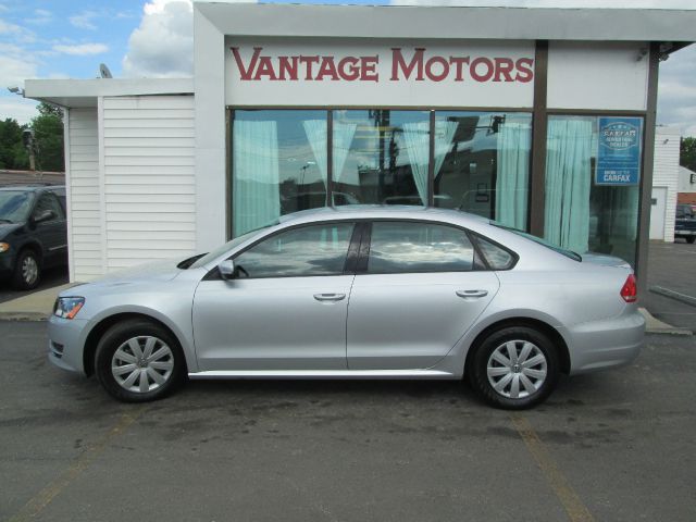 2013 Volkswagen Passat SE 2.0T Quattro 6-speed